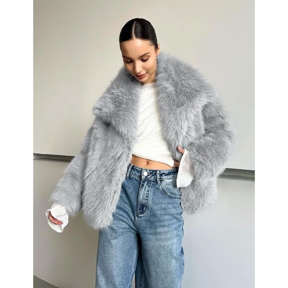 Women's Faux Fur Coat Long Sleeve Short Winter Furry Jacket with Pockets - Picture 2 of 4